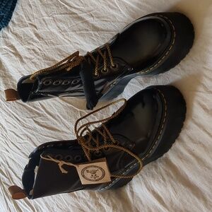Dr. Martens Vegan Jadon Max